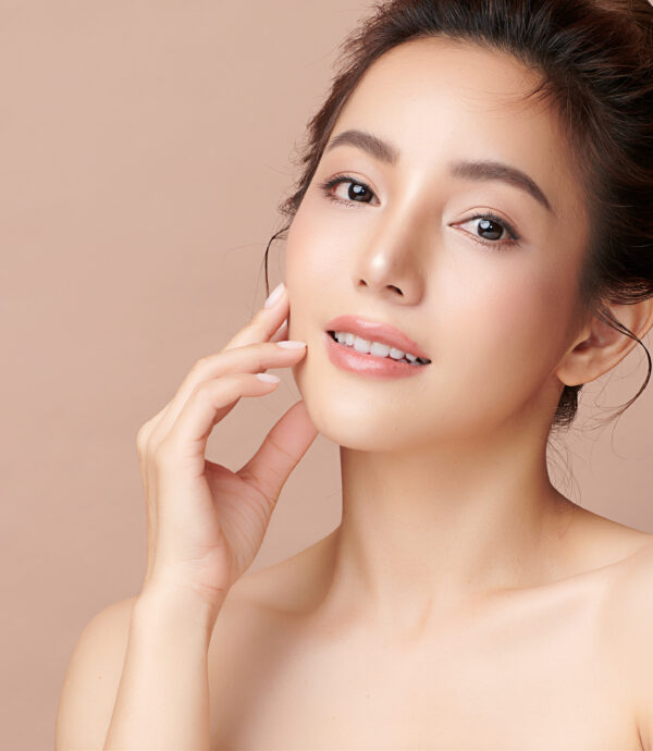 Frau nach Deep Plane Facelift Behandlung